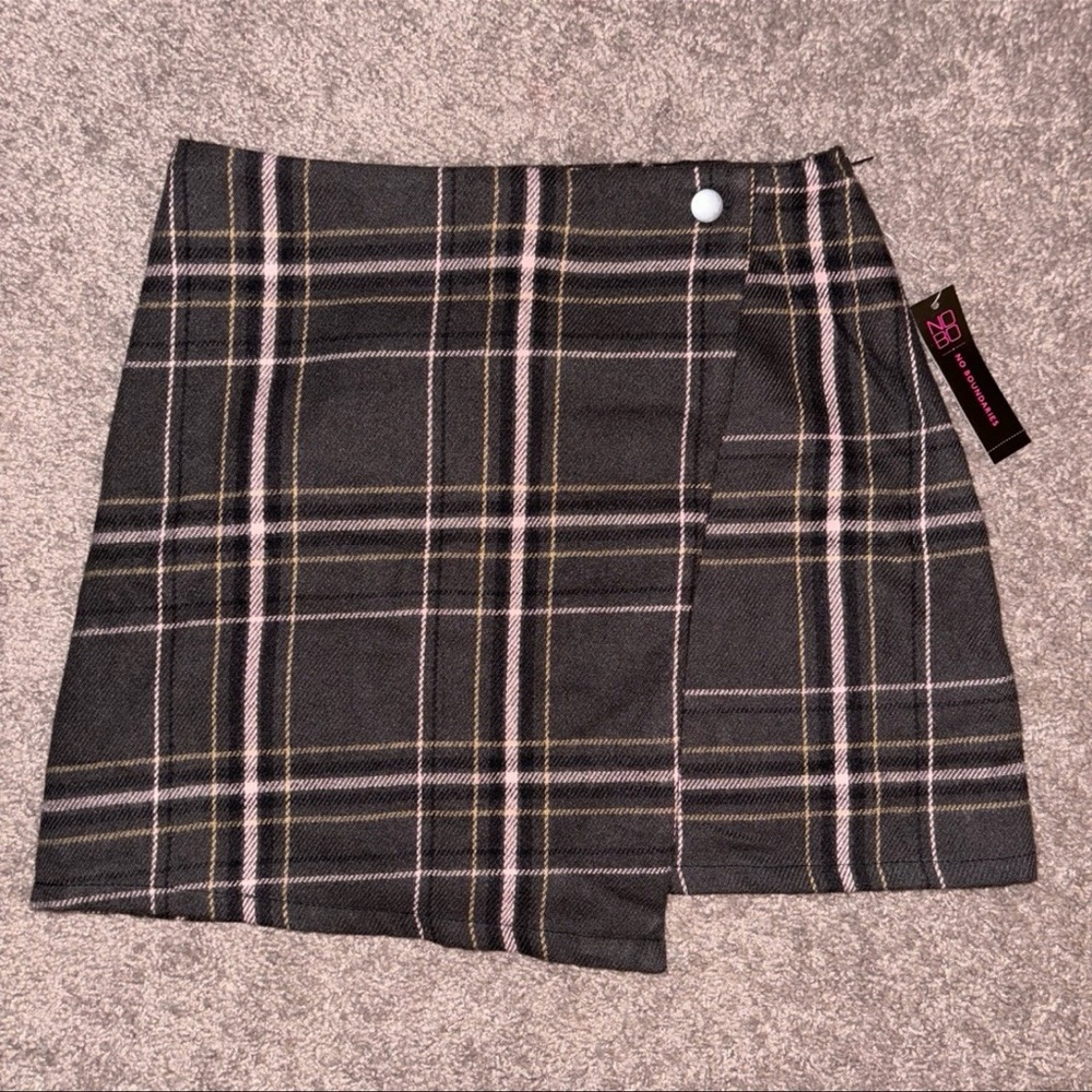 No Boundaries plaid skirt size small (3/5)